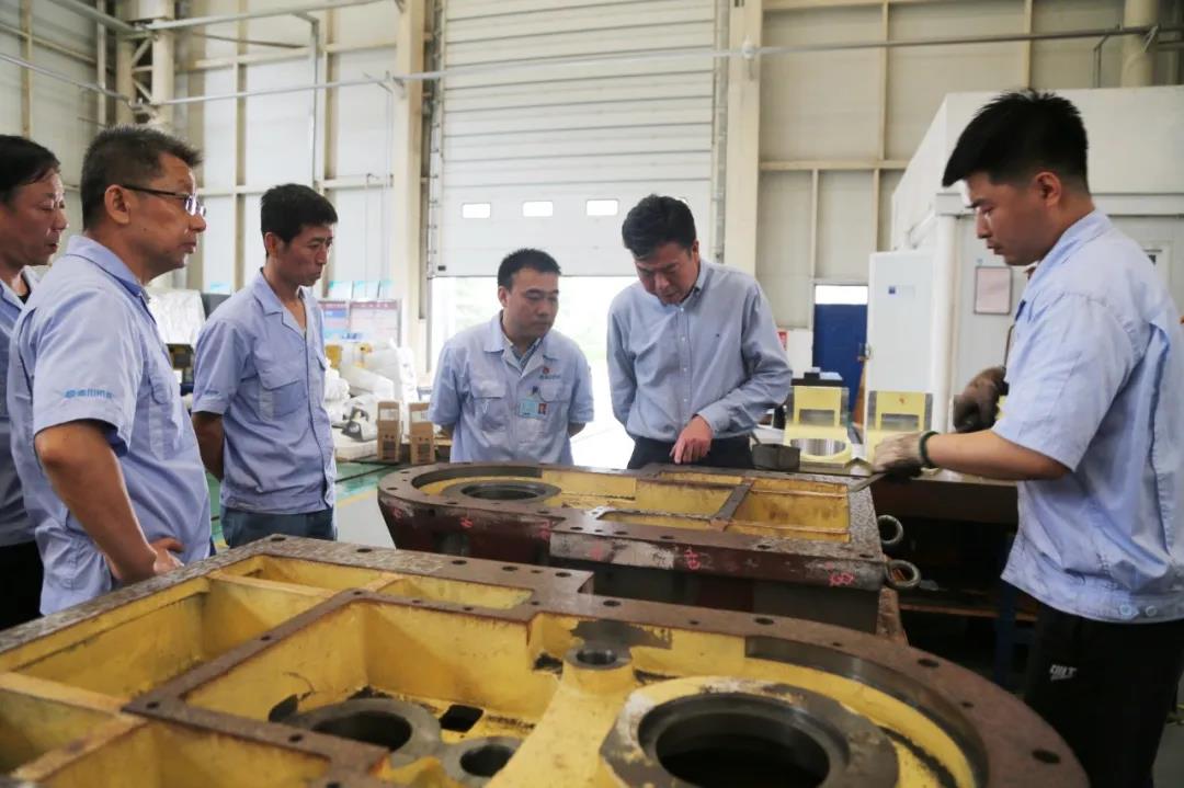 嚴鑒鉑董事長深入本部生產一線調研指導工作