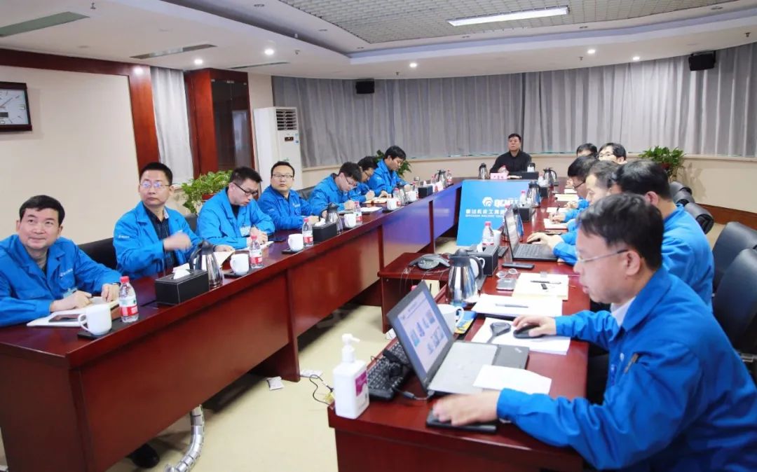 嚴鑒鉑董事長與本部科研人員、技術專家座談交流