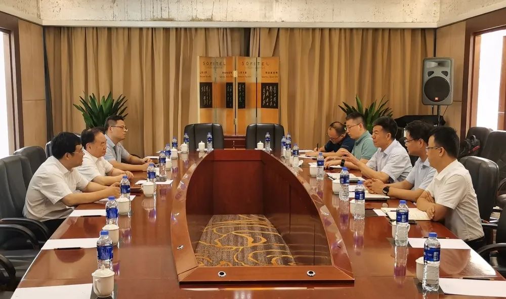 嚴(yán)鑒鉑董事長與周濟(jì)院士、陳吉紅董事長座談交流