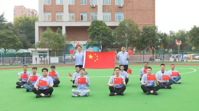 【群團工作】我與國旗合個影